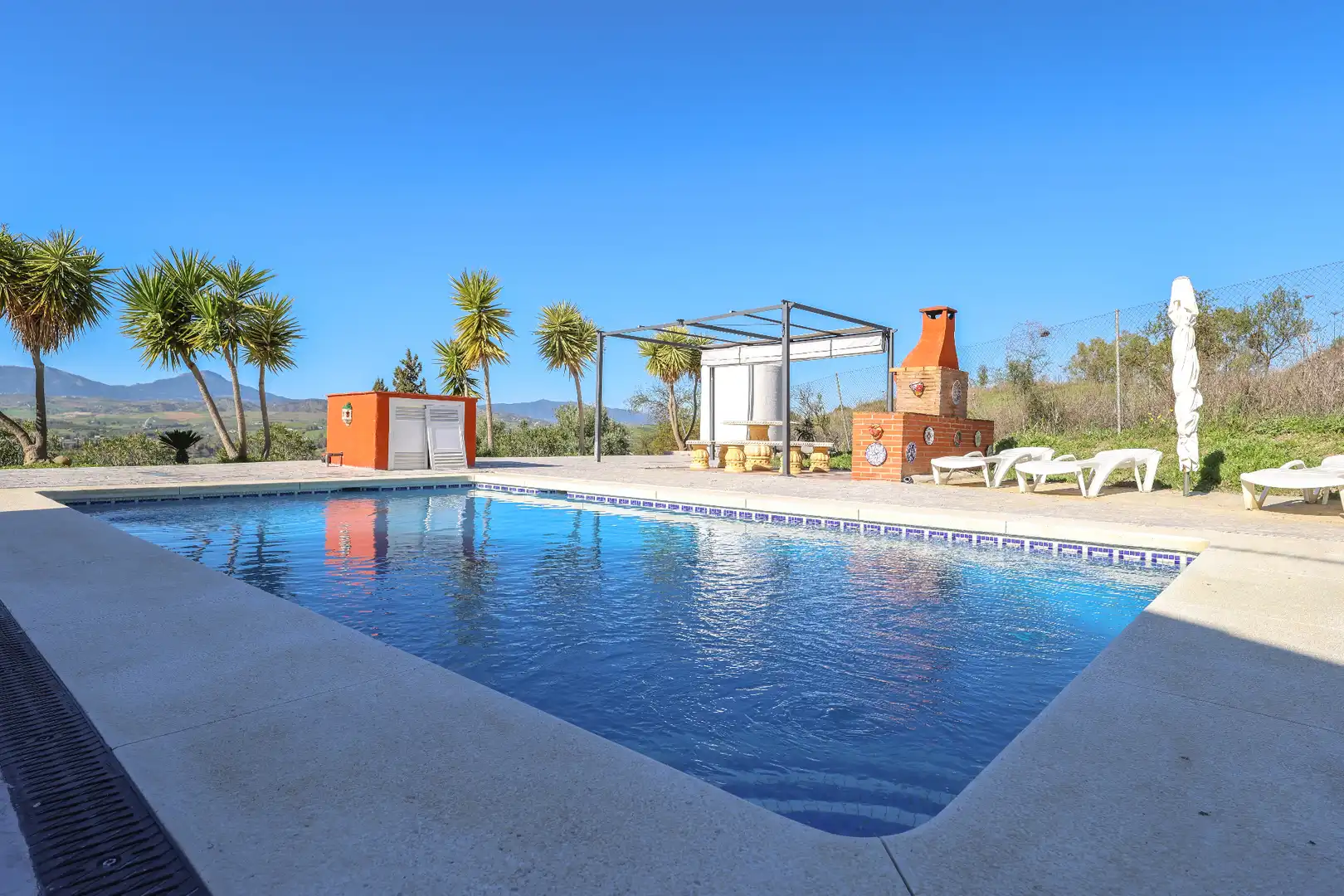 Schwimmbecken von Haus oder Chalet zum Verkauf in Coín mit Klimaanlage, Privatgarten und Schwimmbad