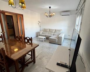 Sala d'estar de Pis de lloguer en Dos Hermanas amb Aire condicionat, Terrassa i Moblat