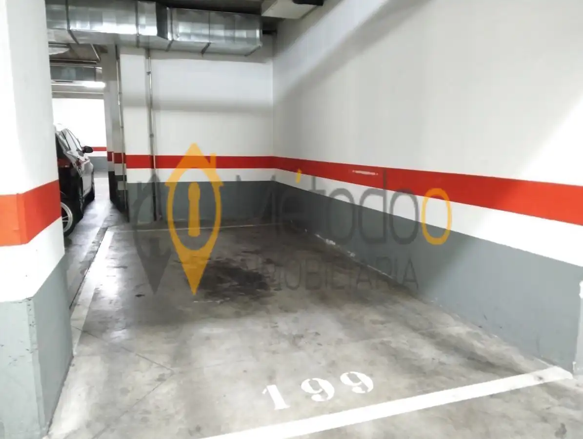 Parking de Piso en venta en Sevilla con Aire acondicionado, Calefacción y Jardín privado