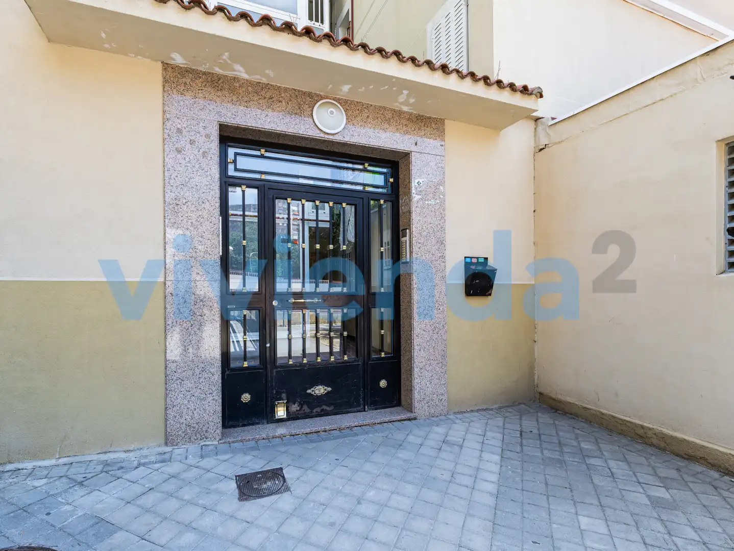 Vista exterior de Piso en venta en Madrid con Calefacción