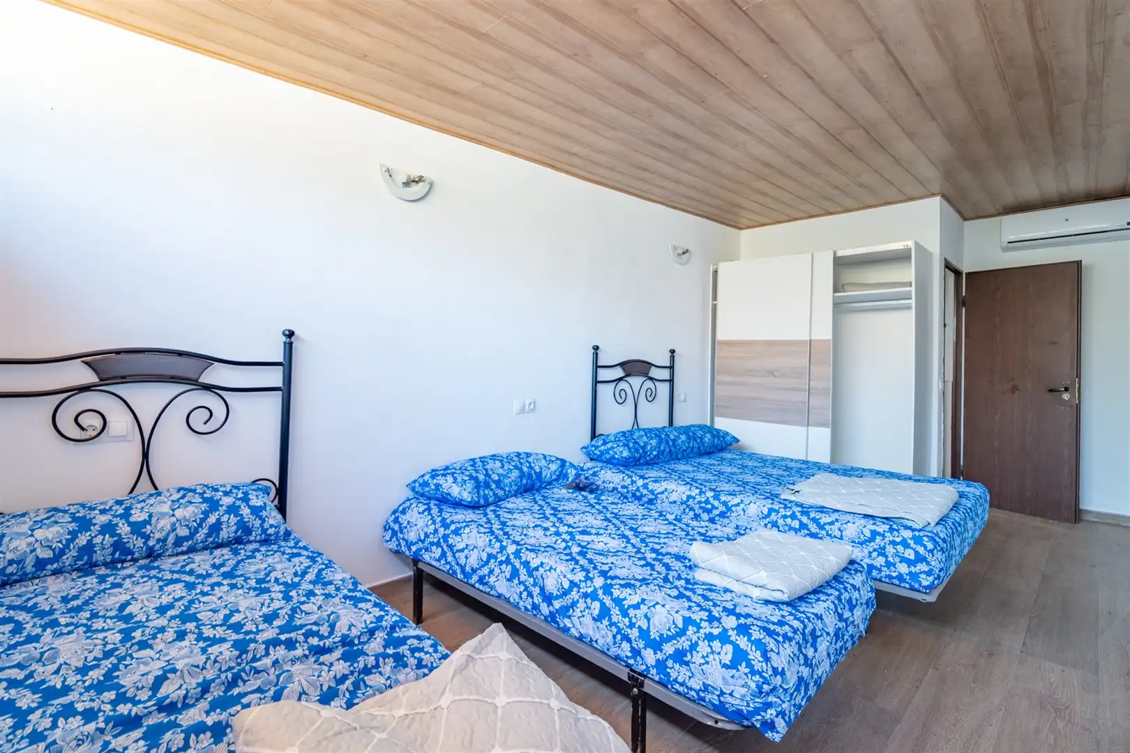 Dormitori de Casa o xalet en venda en Cártama