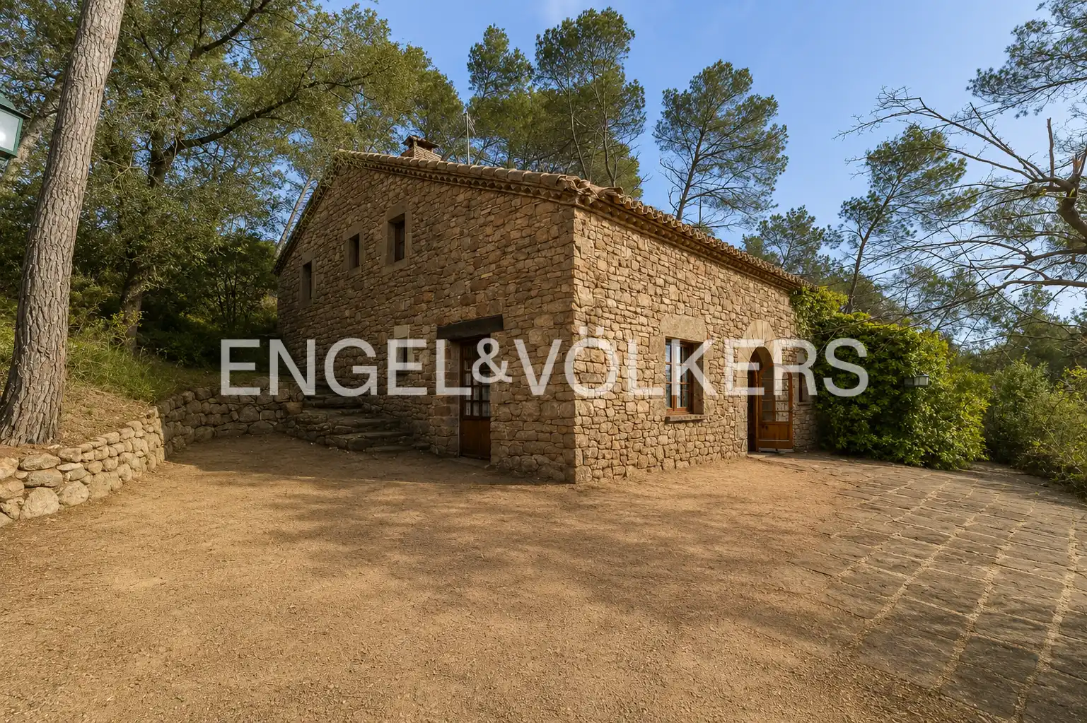 Vista exterior de Casa adosada en venda en Castellar del Vallès amb Calefacció, Jardí privat i Terrassa