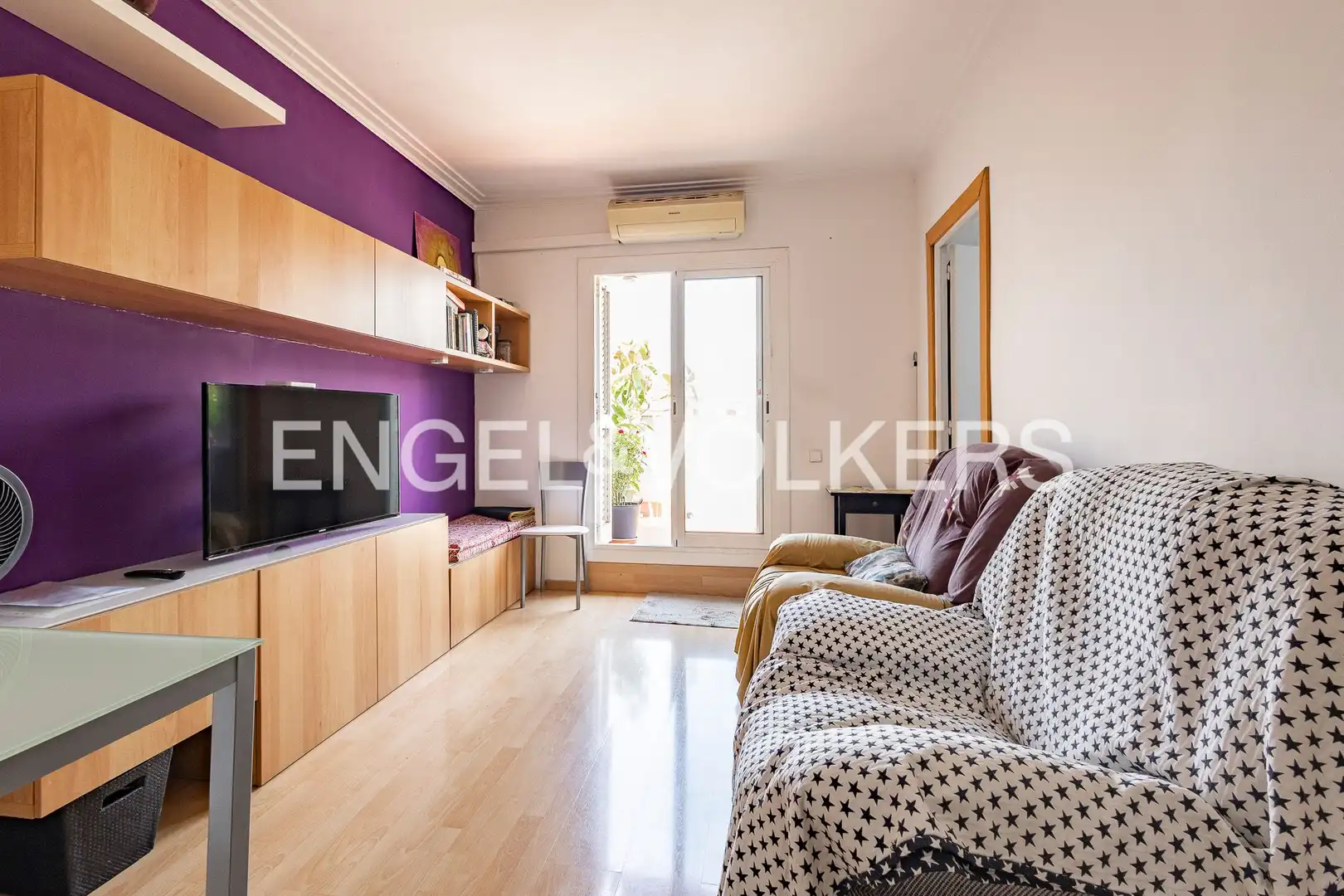 Living room of Attic for sale in L'Hospitalet de Llobregat  with Air Conditioner, Heating and Parquet flooring