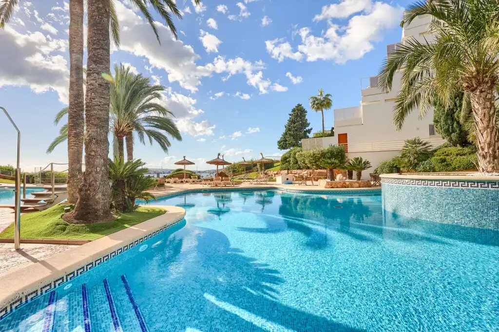 Piscina de Apartamento en venta en Calvià con Aire acondicionado, Jardín privado y Terraza