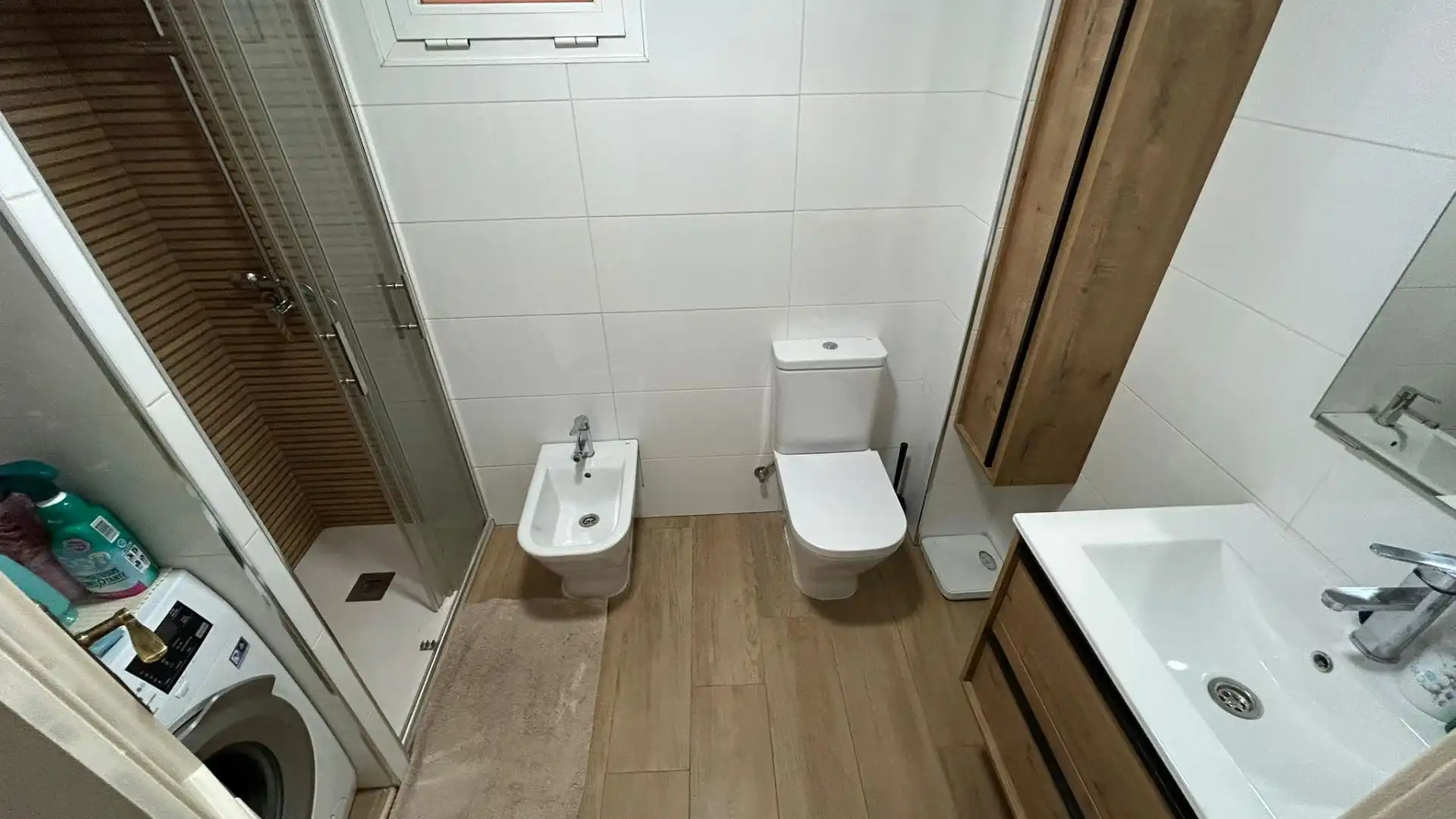 Bathroom of Flat for rent in Sevilla  with Air Conditioner, Heating and Terrace