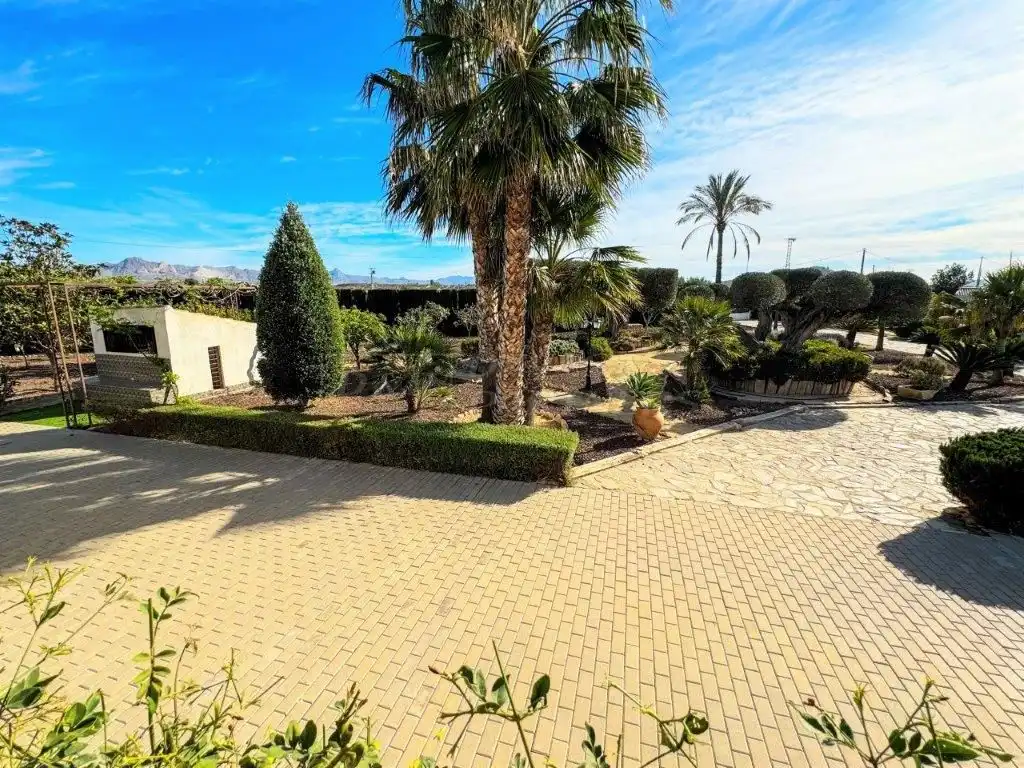Jardí de Casa o xalet en venda en Orihuela amb Aire condicionat, Jardí privat i Traster