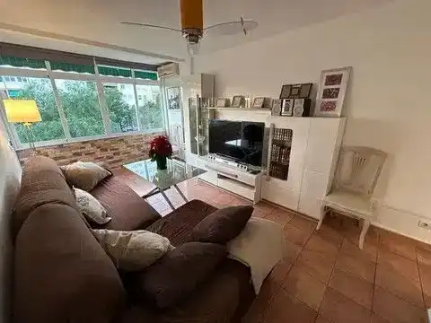 Wohnzimmer von Wohnung zur Miete in Benalmádena mit Klimaanlage, Schwimmbad und Balkon