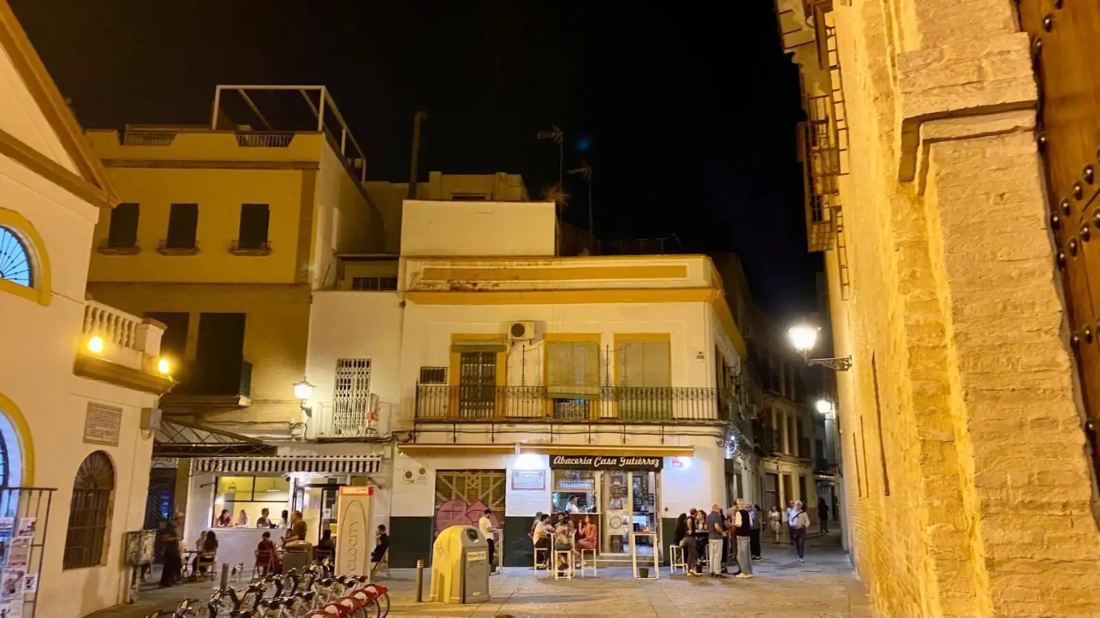 Vista exterior de Casa o xalet de lloguer en  Sevilla Capital amb Terrassa i Traster
