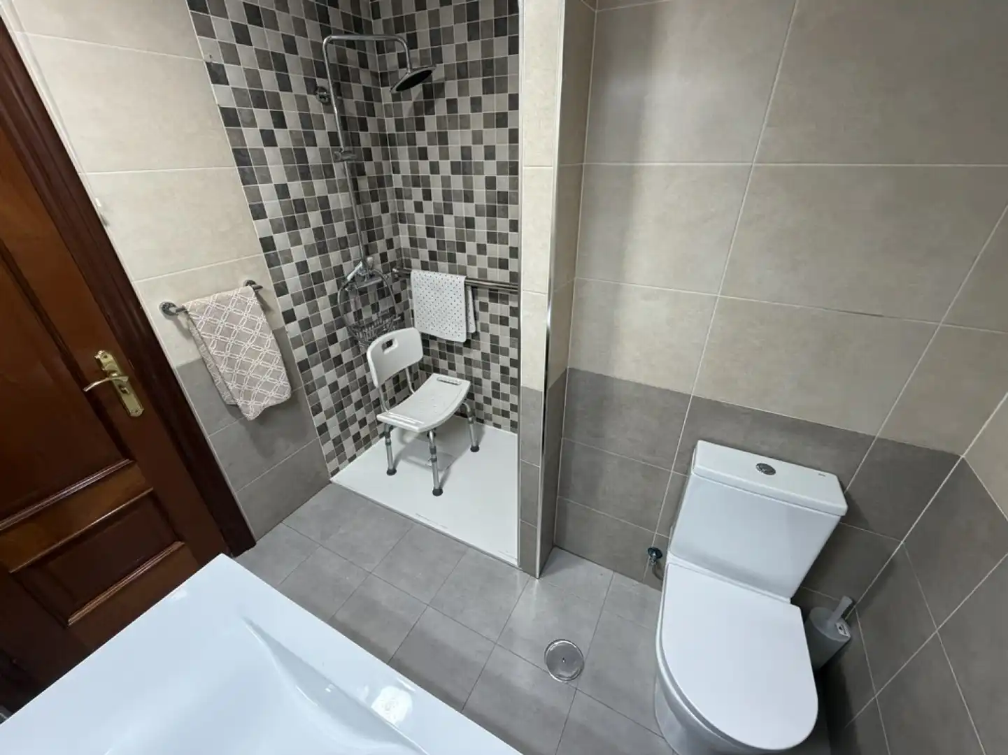 Bathroom of Flat for sale in Avilés  with Heating and Parquet flooring