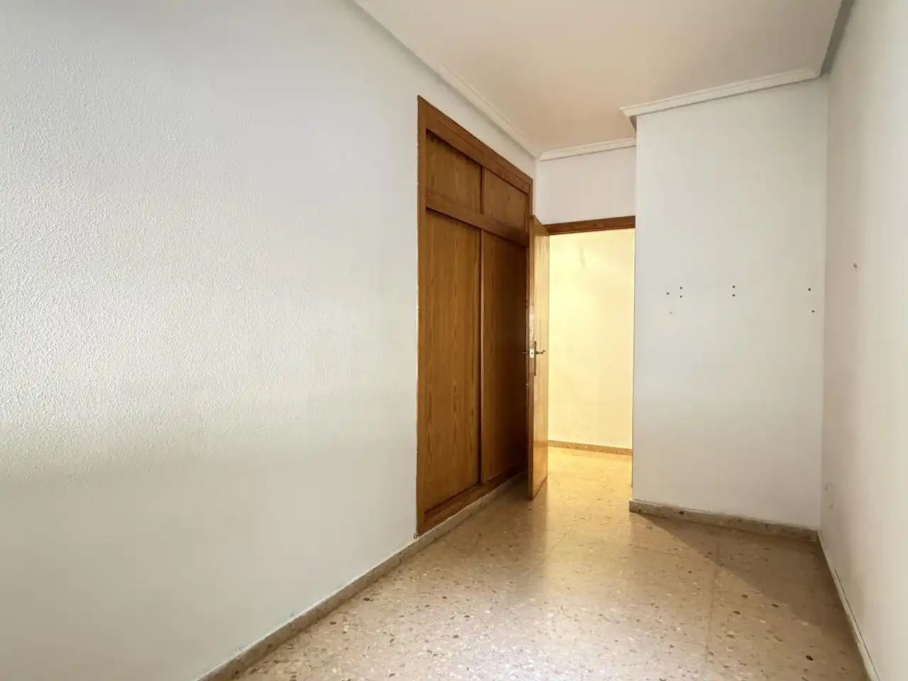Wohnung zum Verkauf in Alicante / Alacant mit Klimaanlage, Privatgarten und Terrasse