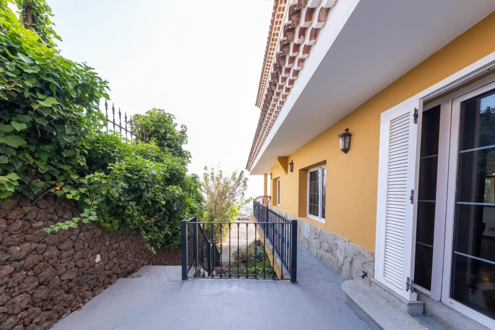Vista exterior de Casa o xalet en venda en Santa Brígida amb Jardí privat, Terrassa i Piscina