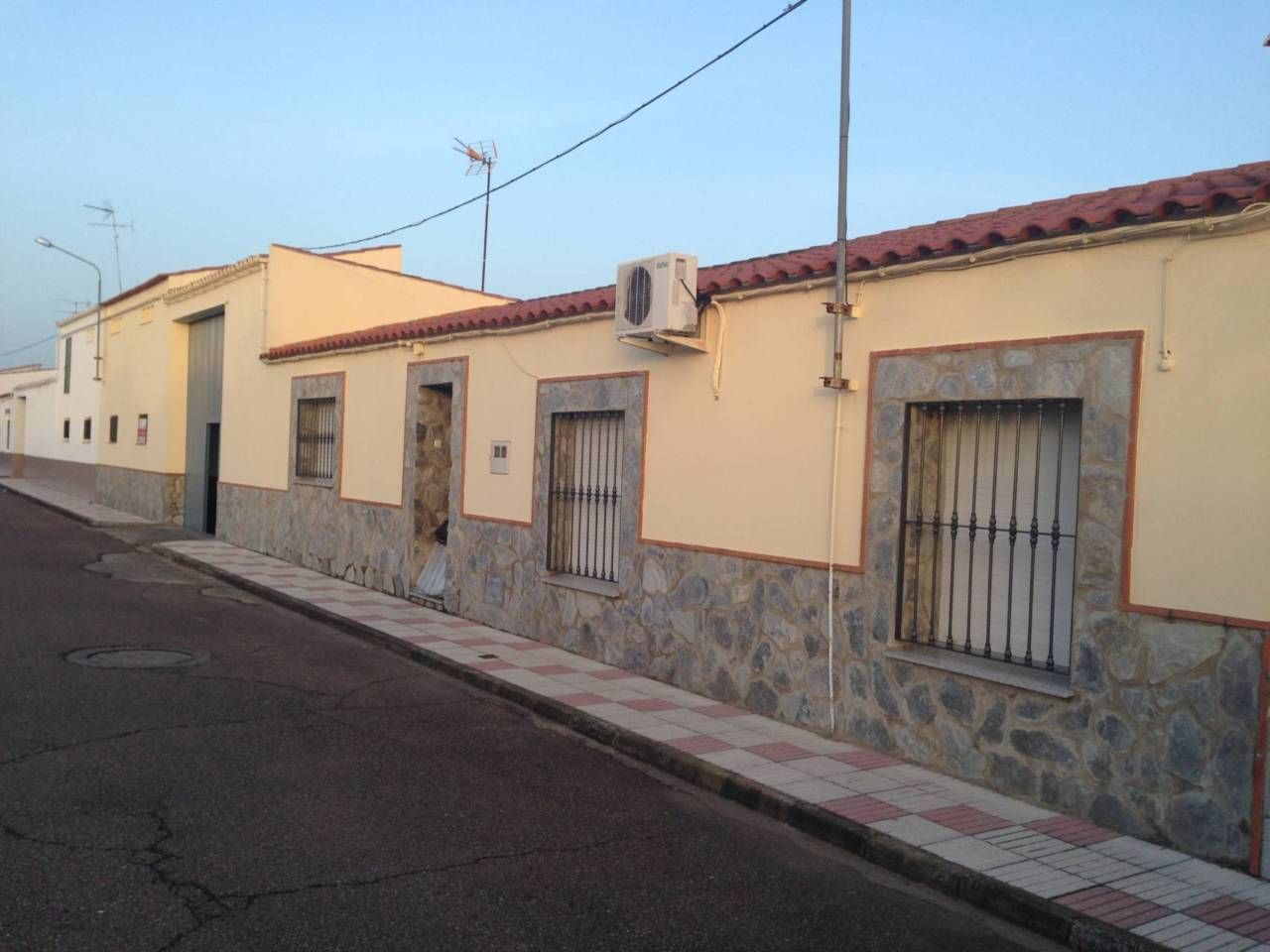 Vista exterior de Casa o xalet en venda en Badajoz Capital amb Aire condicionat