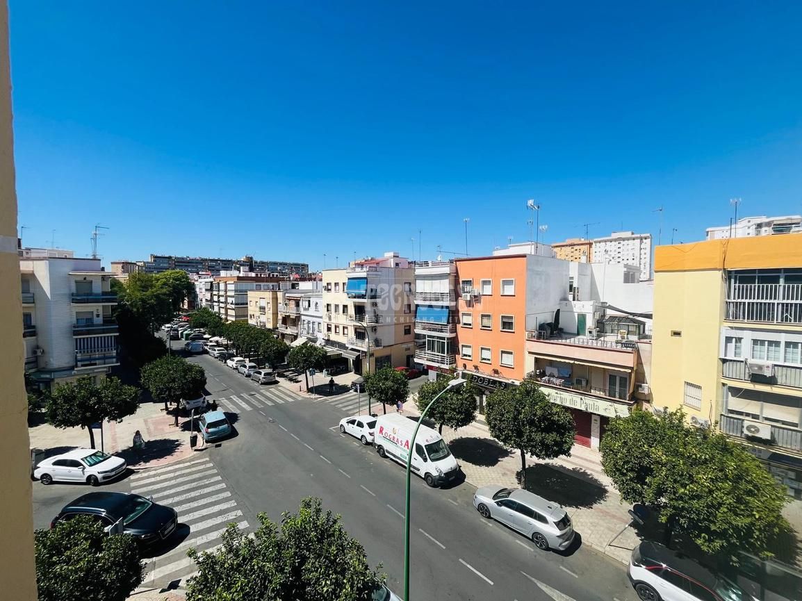 Vista exterior de Piso en venta en  Sevilla Capital