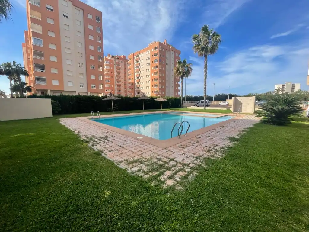 Piscina de Apartament en venda en La Manga del Mar Menor amb Terrassa, Piscina i Balcó