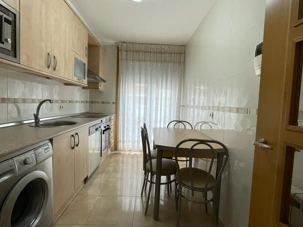 Cocina de Apartamento en venta en Ponferrada con Calefacción, Parquet y Trastero