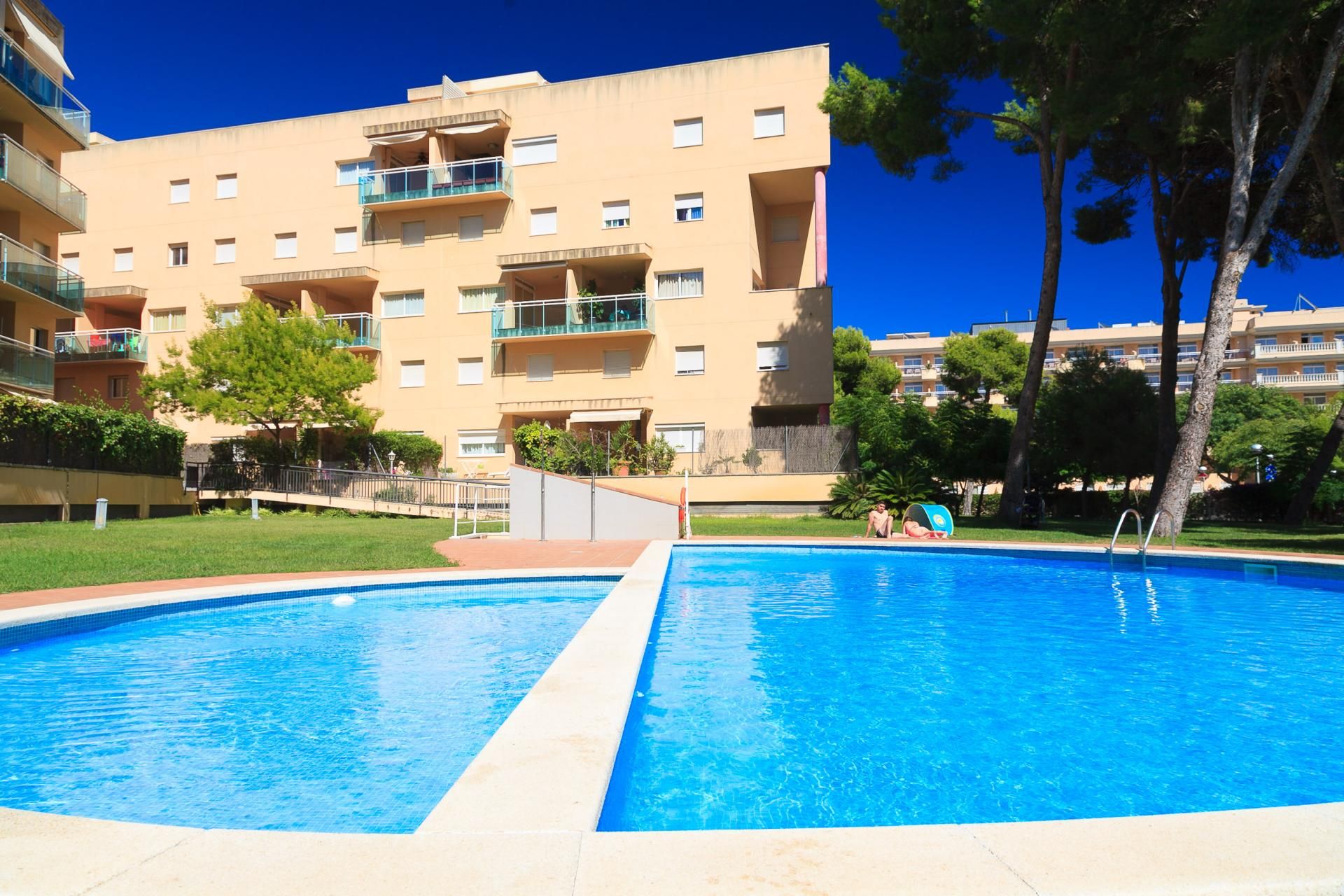 Piscina de Dúplex en venda en Salou amb Calefacció, Jardí privat i Terrassa