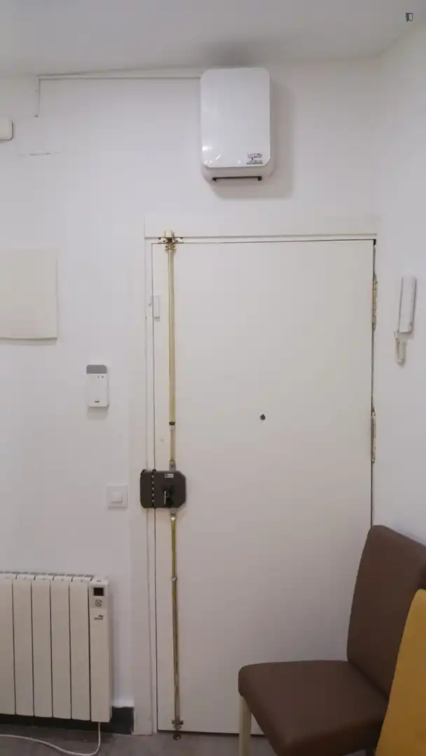 Vista exterior de Apartament de lloguer en Madrid amb Moblat, Forn i Rentadora