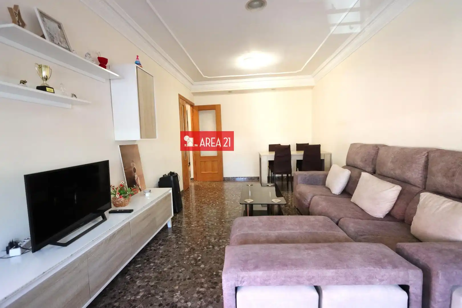 Sala de estar de Piso en venta en La Pobla de Vallbona con Trastero y Balcón