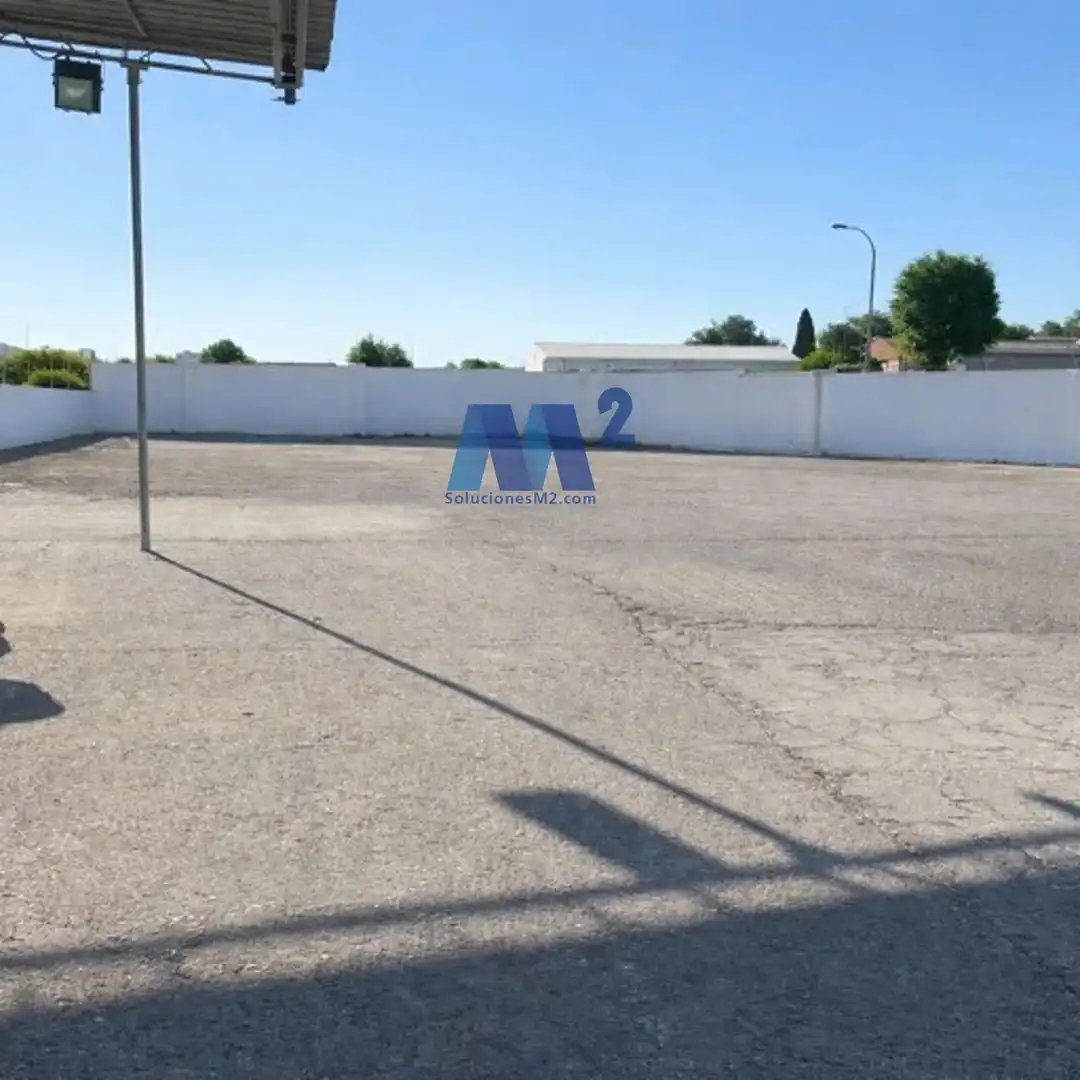 Parkplatz von Fabrikhallen zur Miete in Arganda del Rey