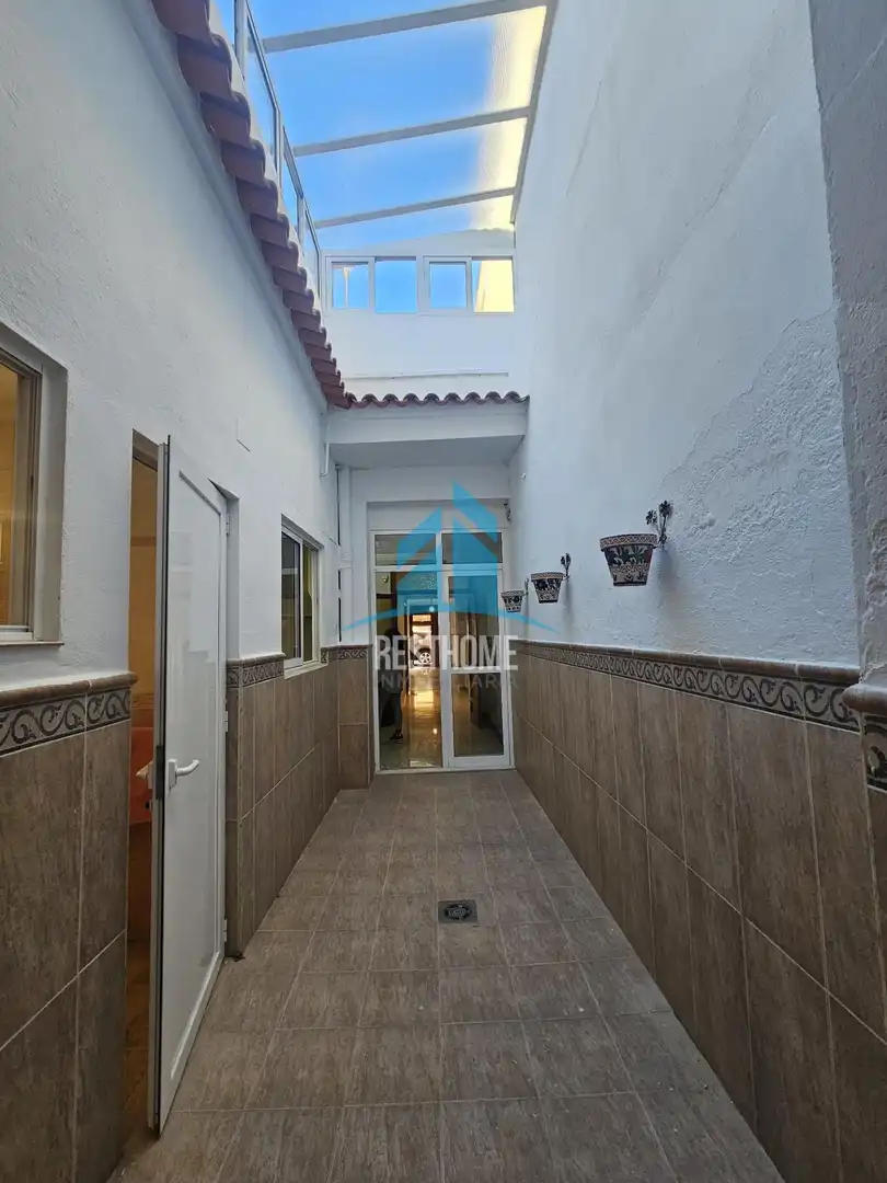 Außenansicht von Einfamilien-Reihenhaus zum Verkauf in Guadassuar mit Heizung, Terrasse und Abstellraum