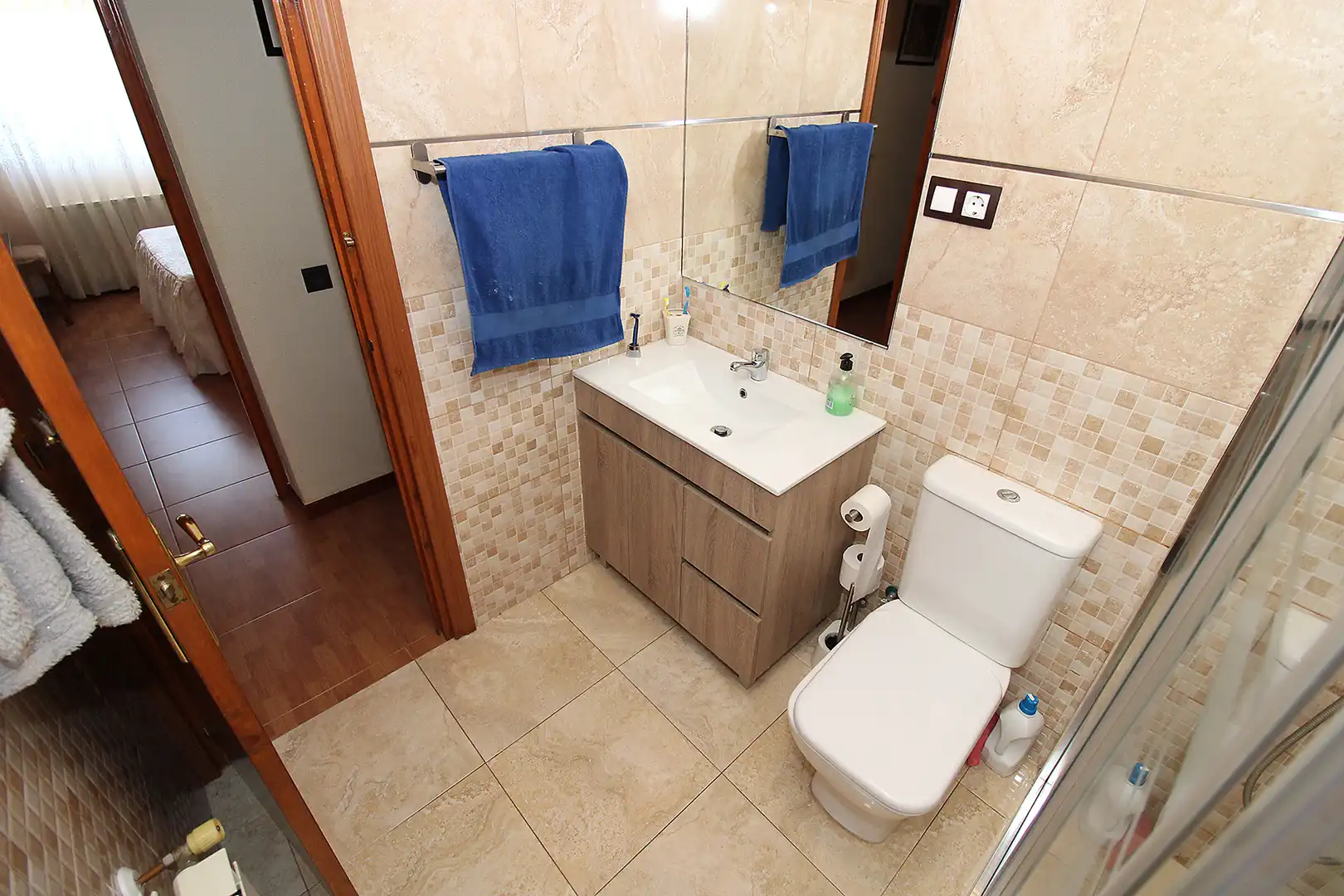 Badezimmer von Einfamilien-Reihenhaus zum Verkauf in Torremocha de Jarama mit Heizung, Privatgarten und Internet