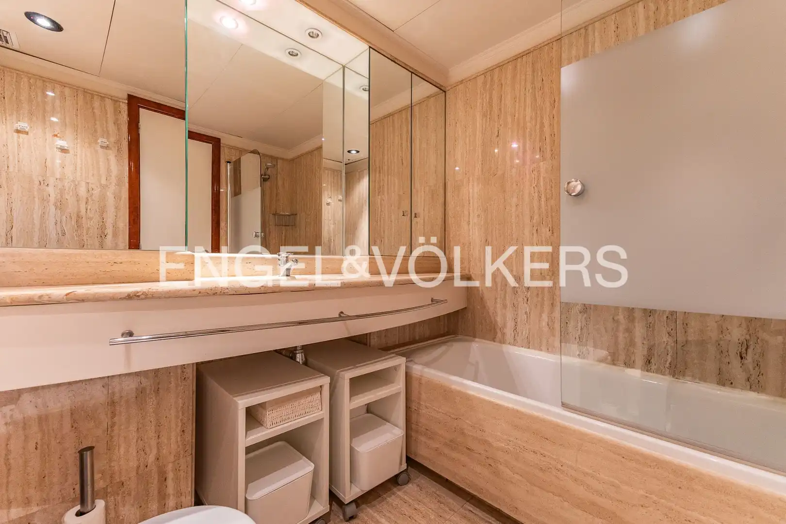 Baño de Casa o chalet en venta en Barcelona con Aire acondicionado, Calefacción y Jardín privado