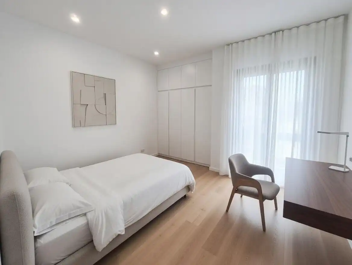 Schlafzimmer von Wohnung zum Verkauf in Sant Joan Les Fonts mit Klimaanlage, Heizung und Parkett