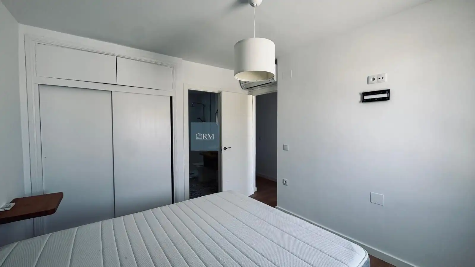 Schlafzimmer von Wohnung zur Miete in Sanlúcar de Barrameda mit Klimaanlage, Parkett und Balkon