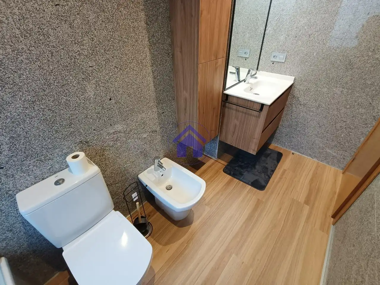 Baño de Piso en venta en Vigo  con Calefacción, Terraza y Piscina