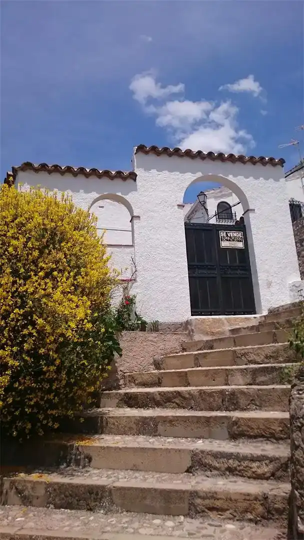 Vista exterior de Casa o xalet en venda en Segura de la Sierra amb Balcó