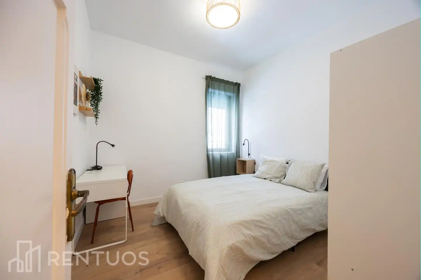 Schlafzimmer von Erdgeschoss zur Miete in Madrid mit Heizung, Parkett und Möbliert