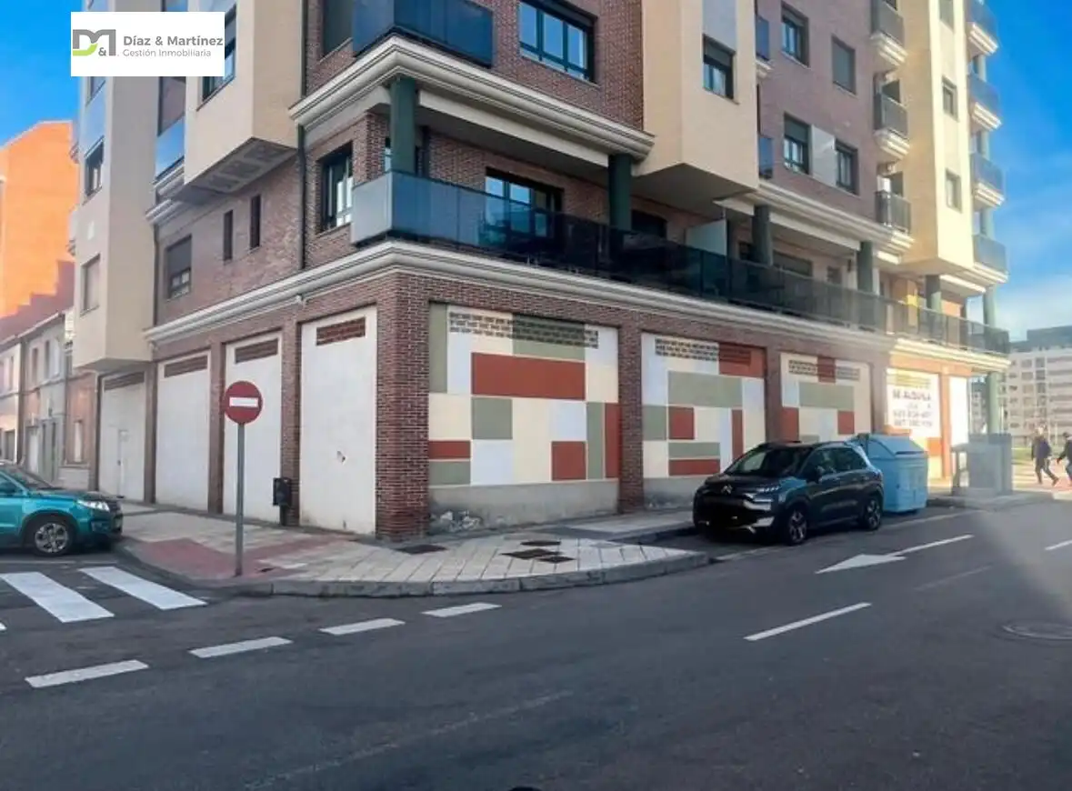 Local comercial en venda a La Lastra