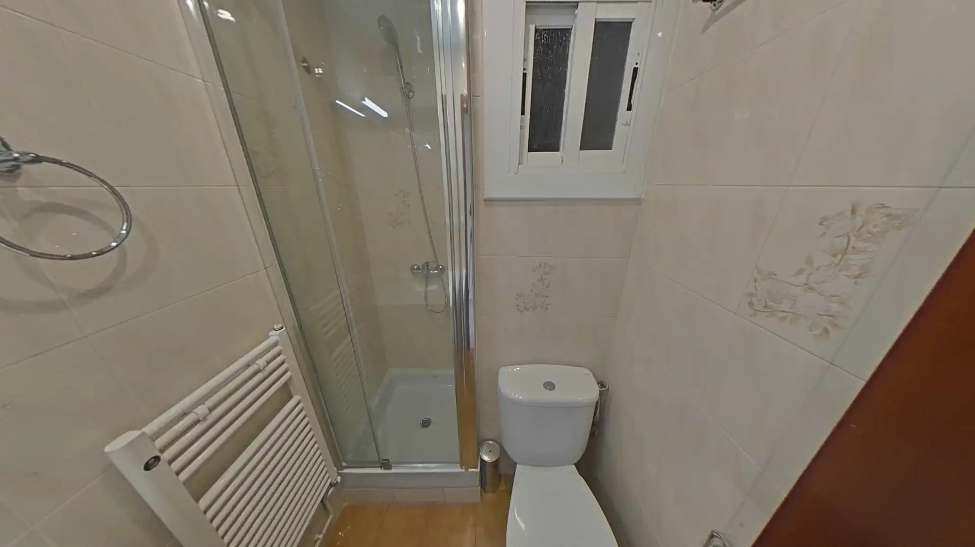 Baño de Piso en venta en L'Hospitalet de Llobregat con Calefacción