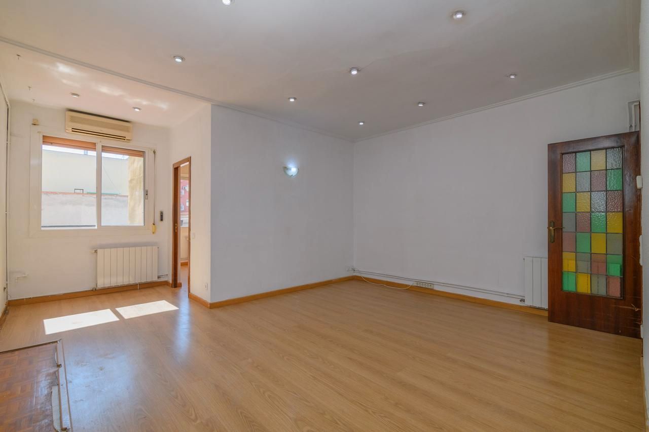 Flat for sale in Ronda de Sant Pau, Sant Antoni