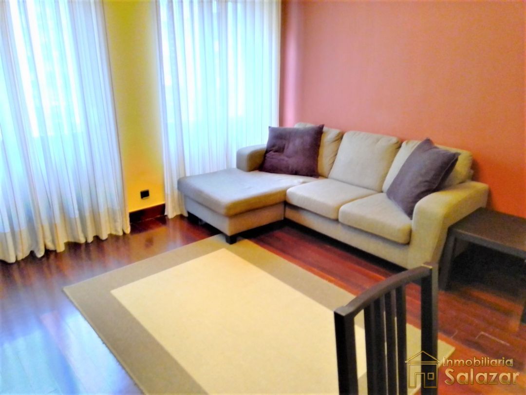 Sala de estar de Piso de alquiler en Bilbao  con Calefacción y Balcón