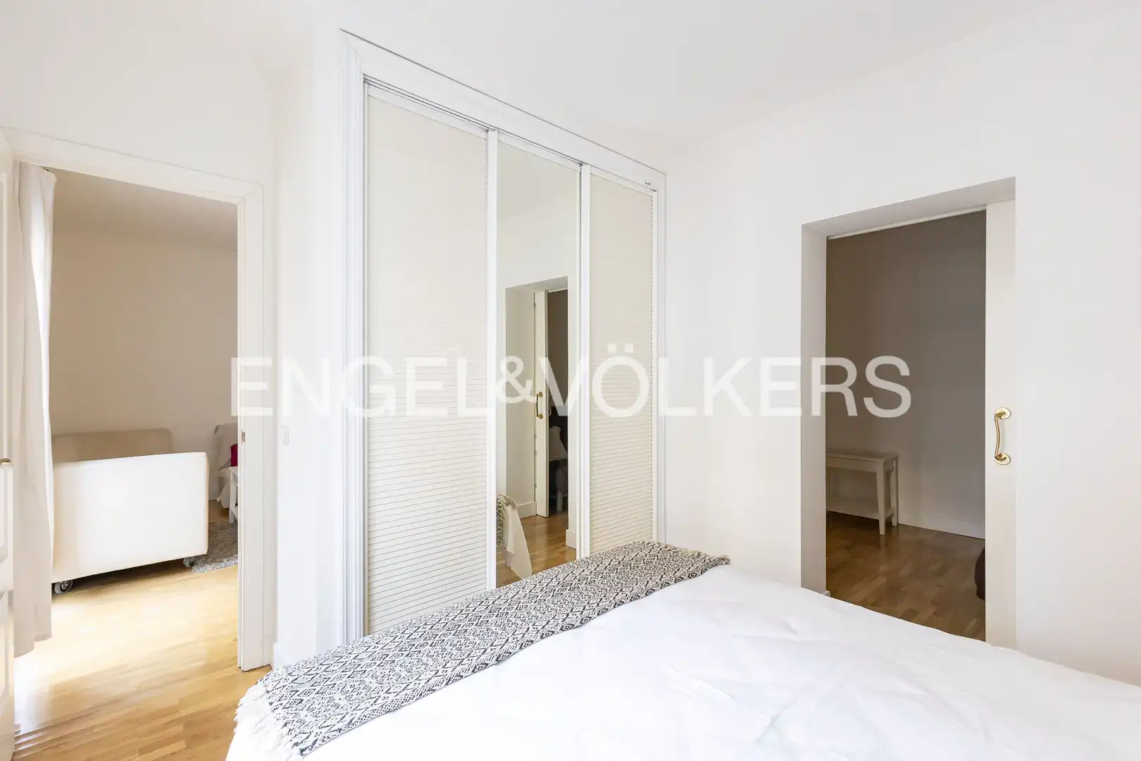 Bedroom of Flat for sale in Madrid  with Air Conditioner, Heating and Balcony
