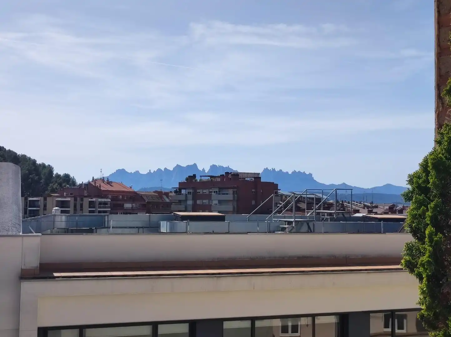 Vista exterior de Dúplex de alquiler en Manresa con Calefacción, Terraza y Trastero
