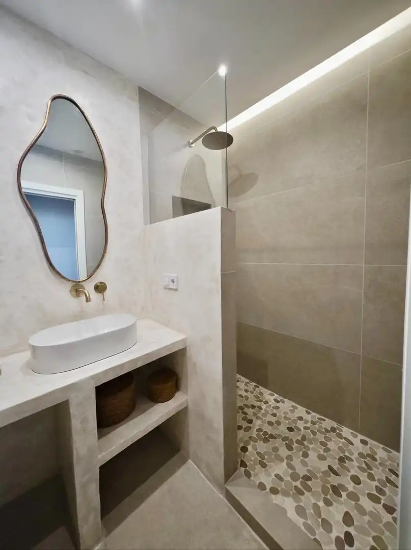 Badezimmer von Erdgeschoss zum Verkauf in Fuengirola mit Klimaanlage, Heizung und Terrasse