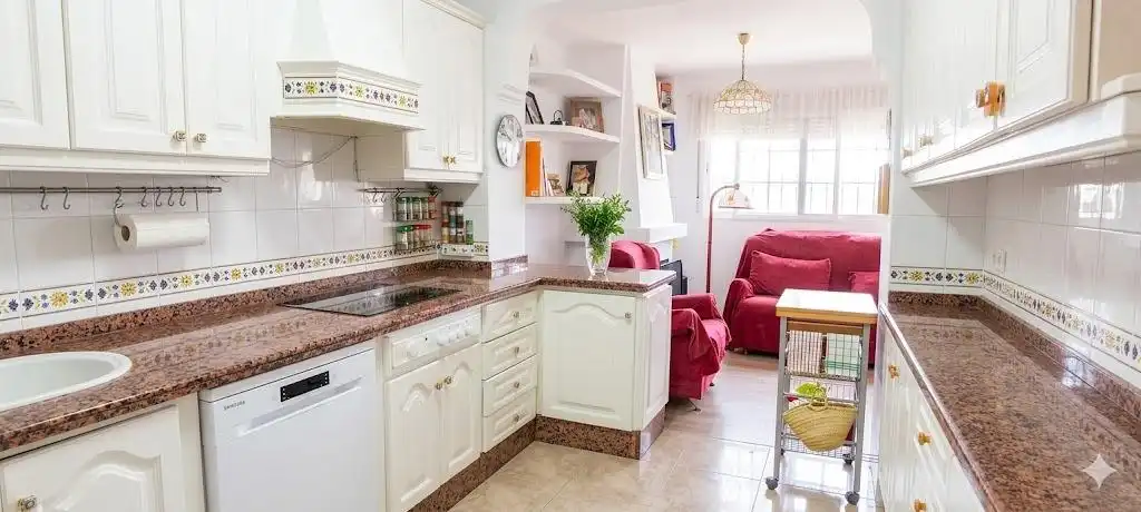 Küche von Einfamilien-Reihenhaus zum Verkauf in Algeciras mit Terrasse und Balkon