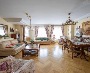 Sala d'estar de Àtic en venda en  Jaén Capital amb Aire condicionat, Calefacció i Terrassa