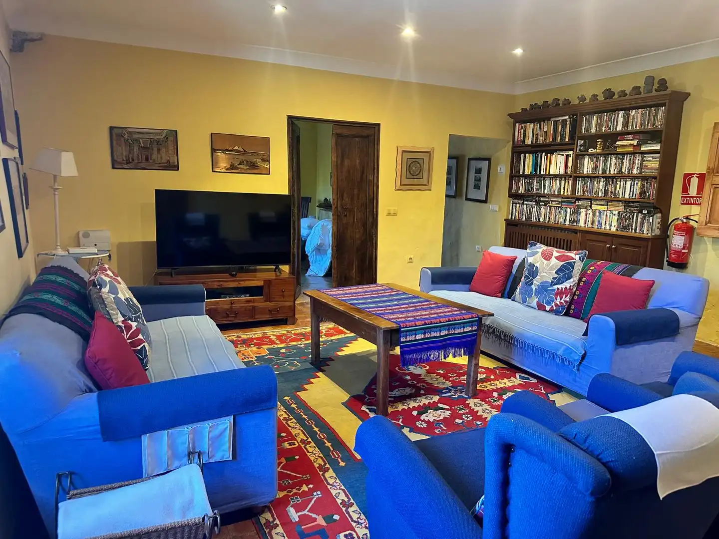 Sala d'estar de Casa o xalet de lloguer en Cornellà del Terri amb Aire condicionat, Calefacció i Jardí privat