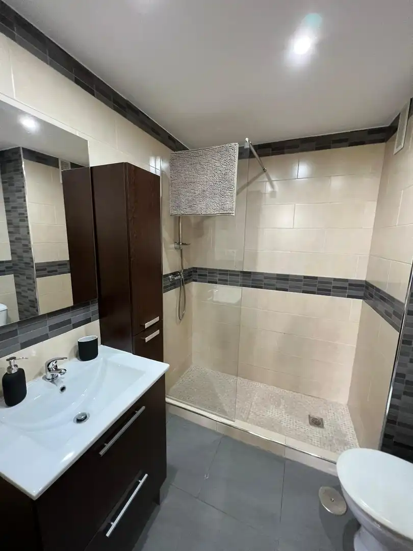 Room in N/A, -1, Parque Ayala - Jardín de la Abadía - Huelín