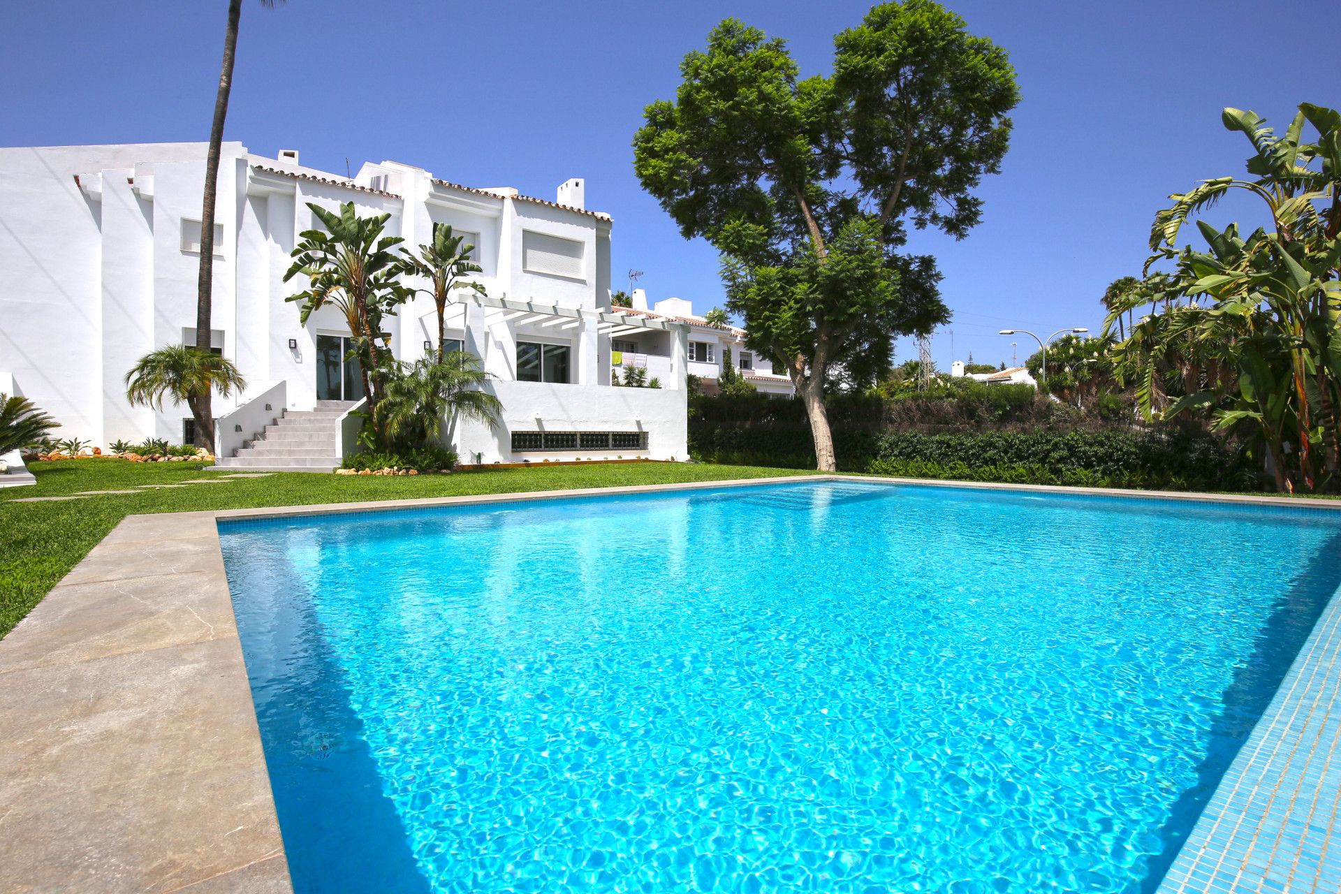 Swimming pool of Single-family semi-detached for sale in Marbella  with Air Conditioner, Heating and Private garden