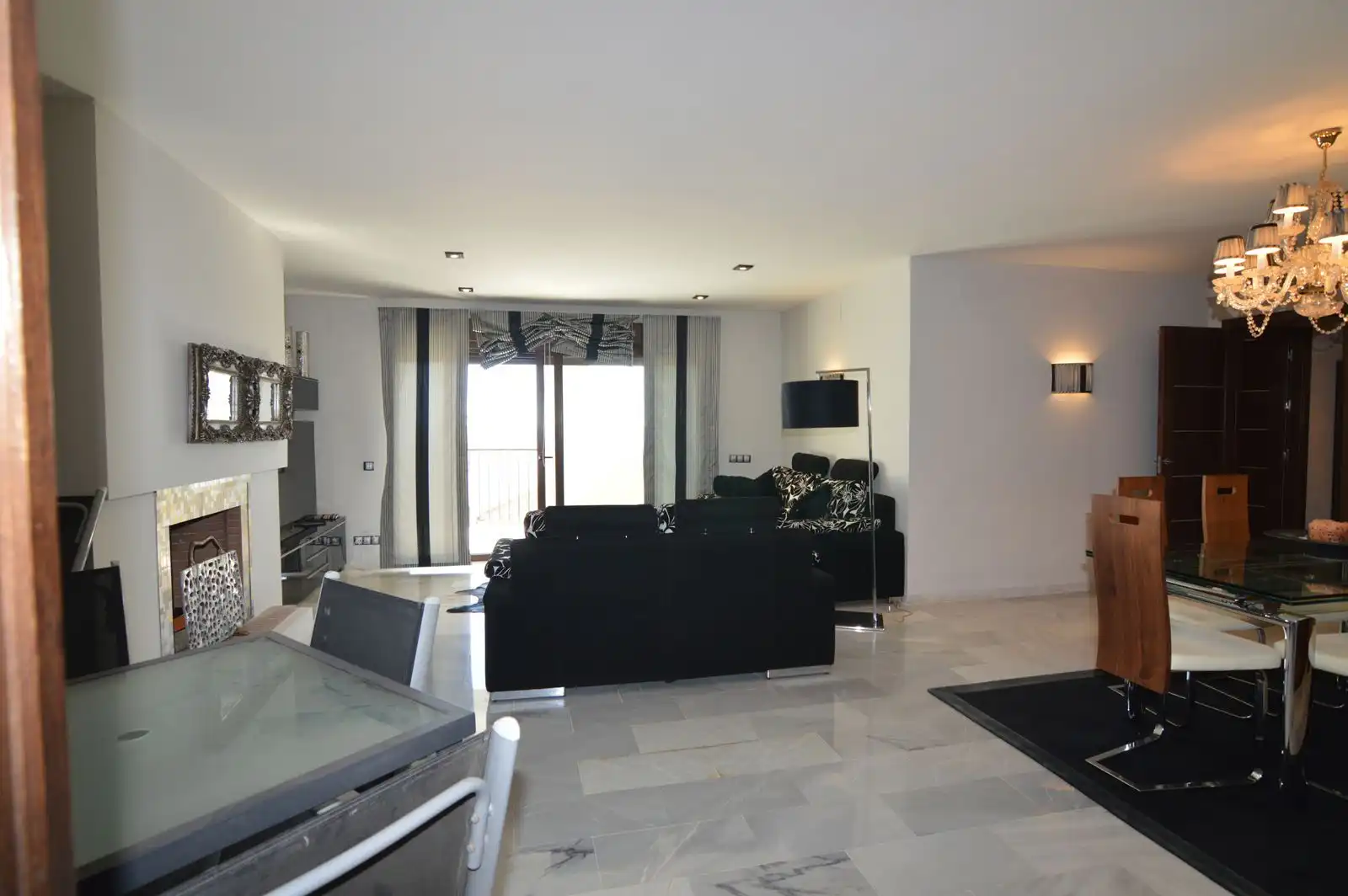 Sala de estar de Piso en venta en Marbella con Aire acondicionado, Terraza y Amueblado