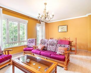 Sala d'estar de Casa o xalet en venda en Tineo amb Calefacció, Jardí privat i Terrassa