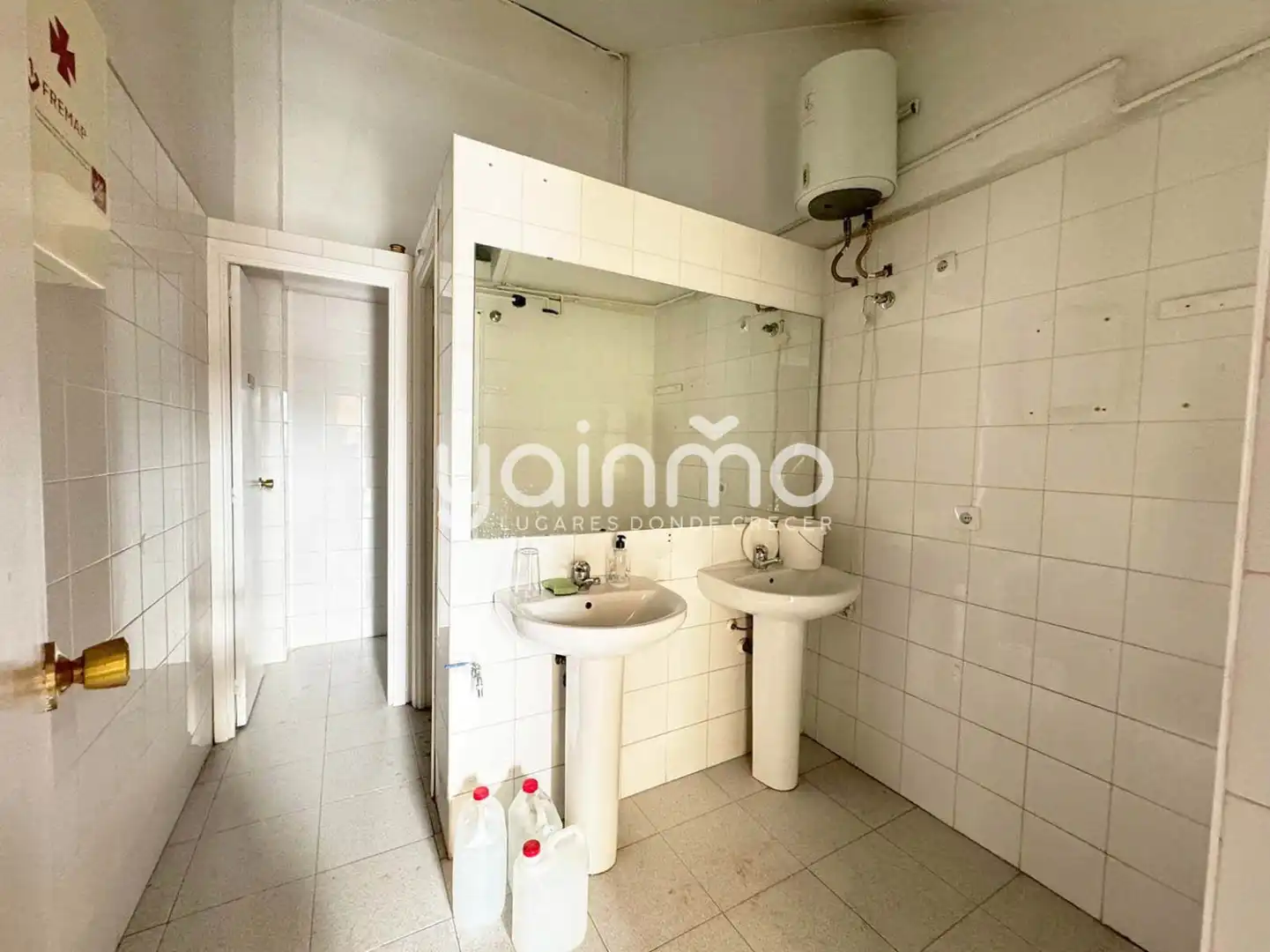 Badezimmer von Fabrikhallen zur Miete in Jaén