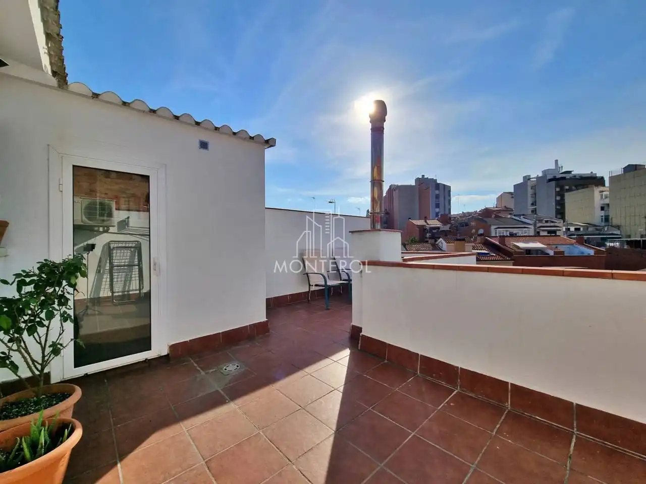 Vista exterior de Casa o chalet en venta en Rubí con Aire acondicionado y Parquet