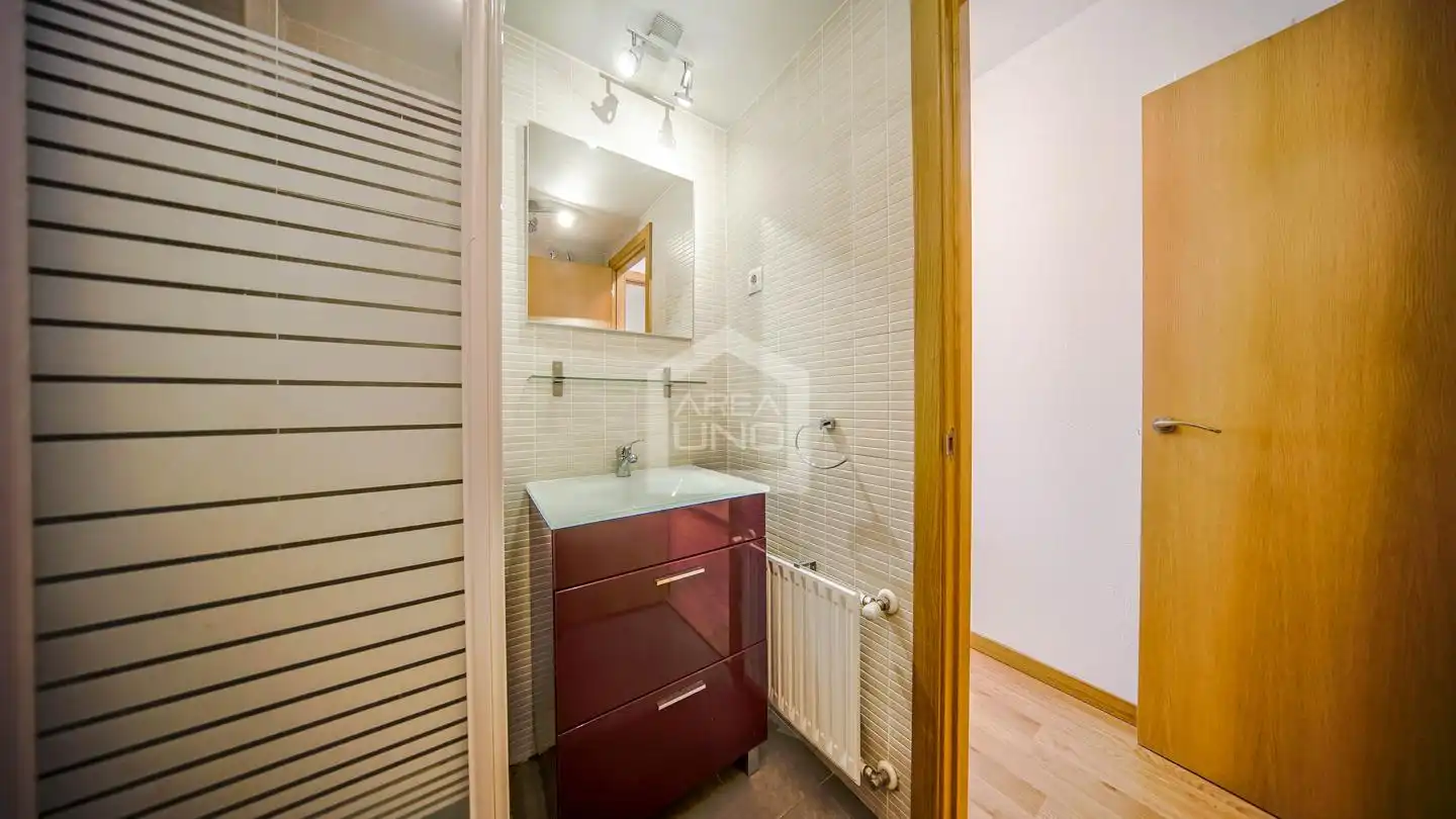 Baño de Planta baja en venta en Alcorcón con Calefacción, Trastero y Piscina comunitaria