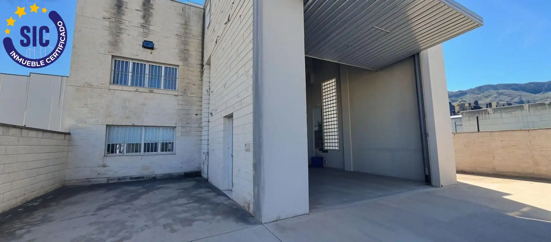 Vista exterior de Nave industrial en venta en El Genovés