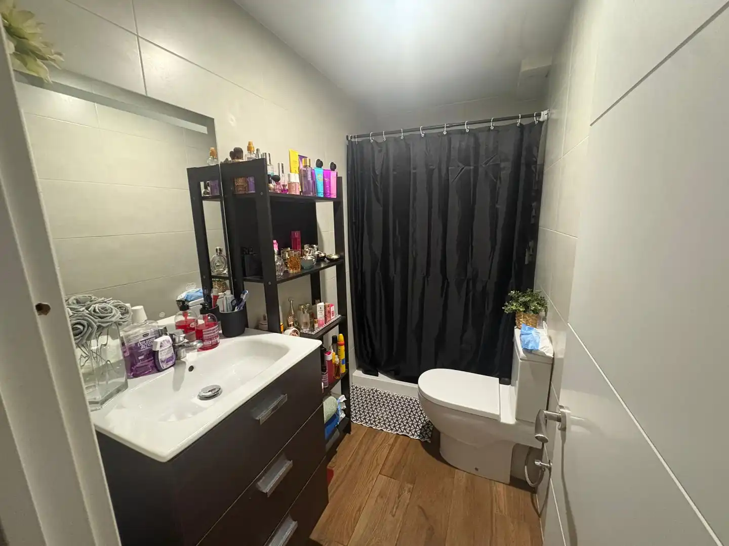 Bathroom of Flat for sale in Cornellà de Llobregat  with Air Conditioner and Parquet flooring